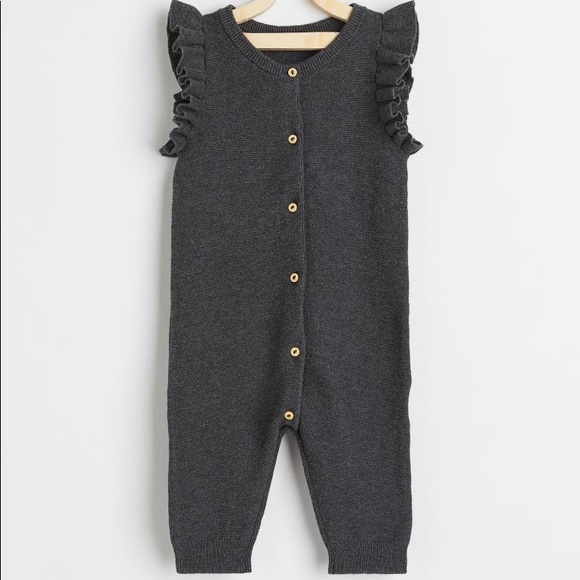 H&M Other - H&M knit 🧶 grey organic cotton romper 18M